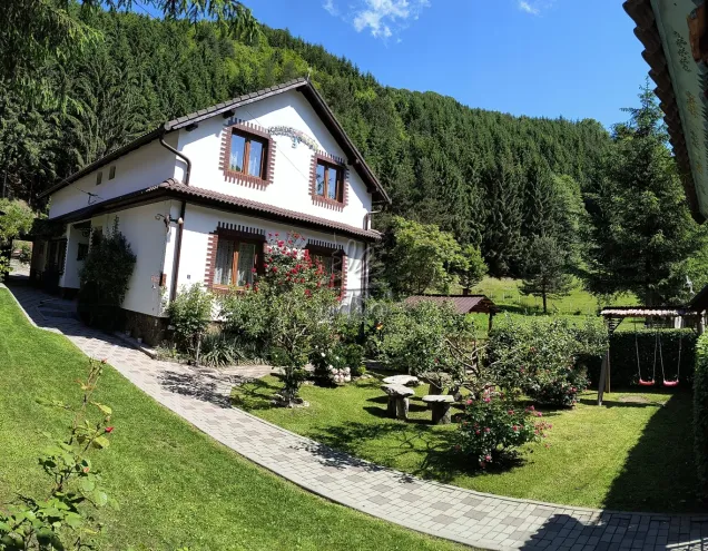 Casa DE SUB MUNTE