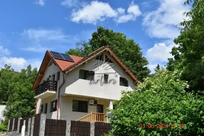 Casa CAPRA CU TREI IEZI