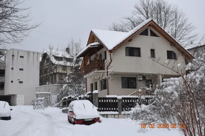 Casa CAPRA CU TREI IEZI